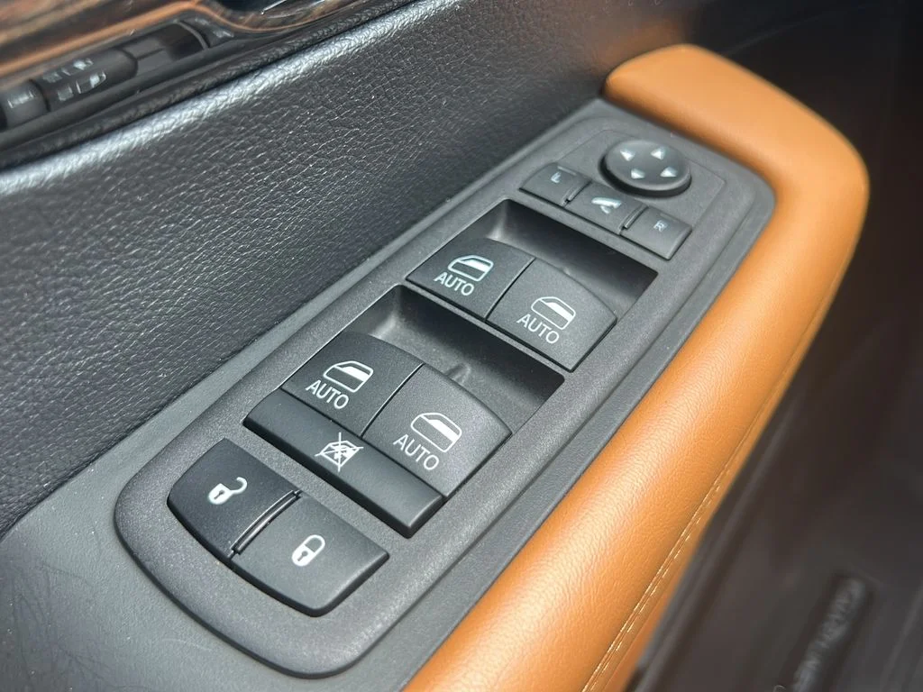 Used 2023 White Chrysler Pinnacle image 19