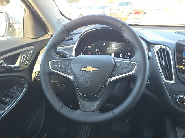 Used 2025 Gray Chevrolet LT image 17