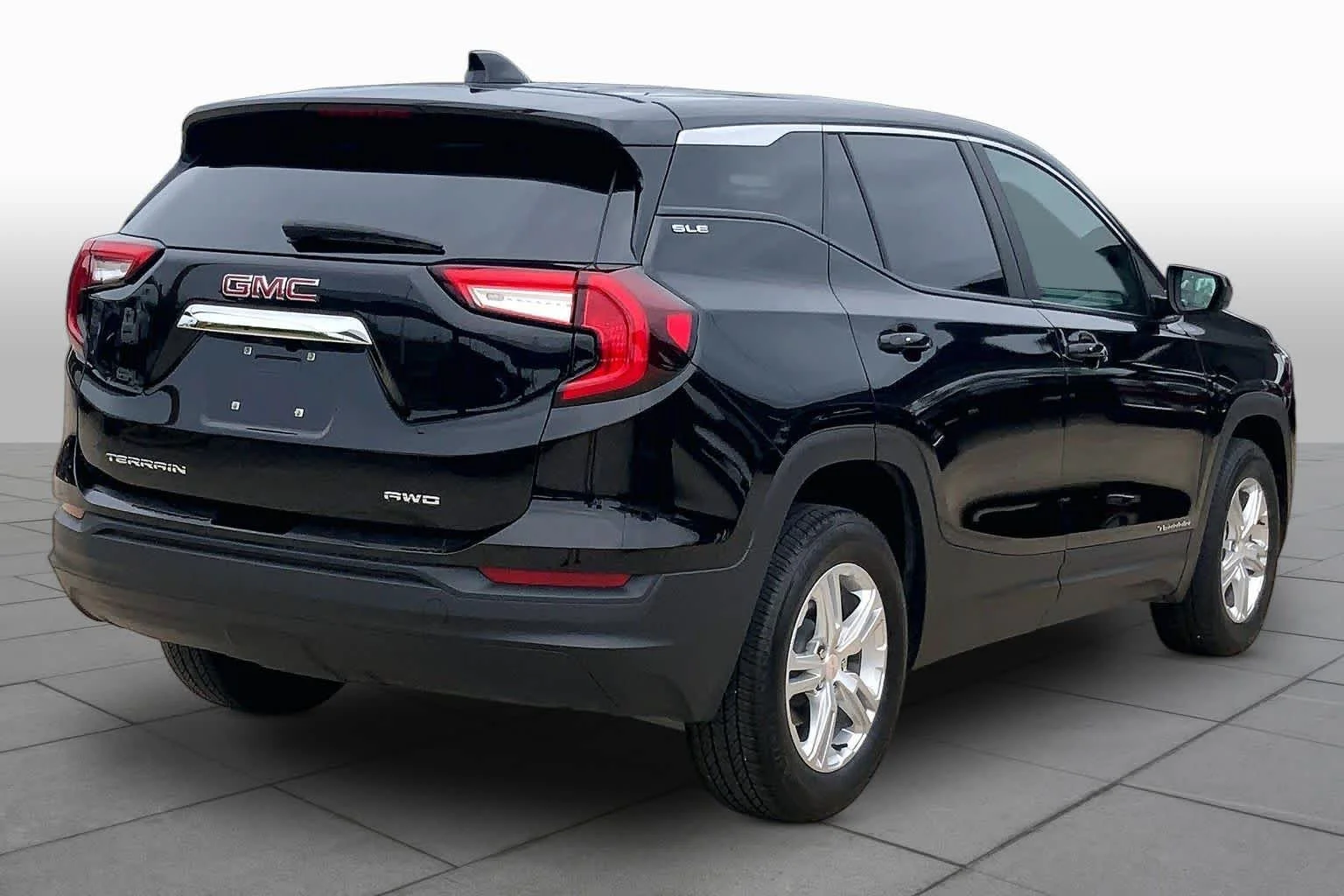 Certified Used 2024 Ebony Twilight Metallic GMC SLE image 13