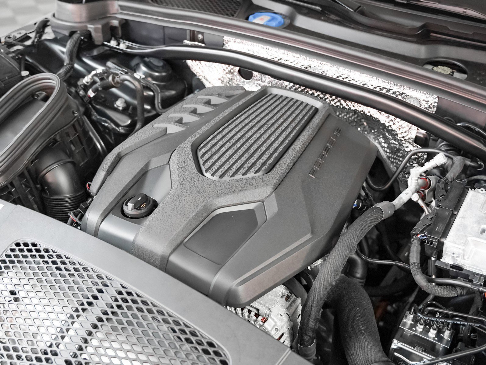 2026 Porsche Macan - Photo 12