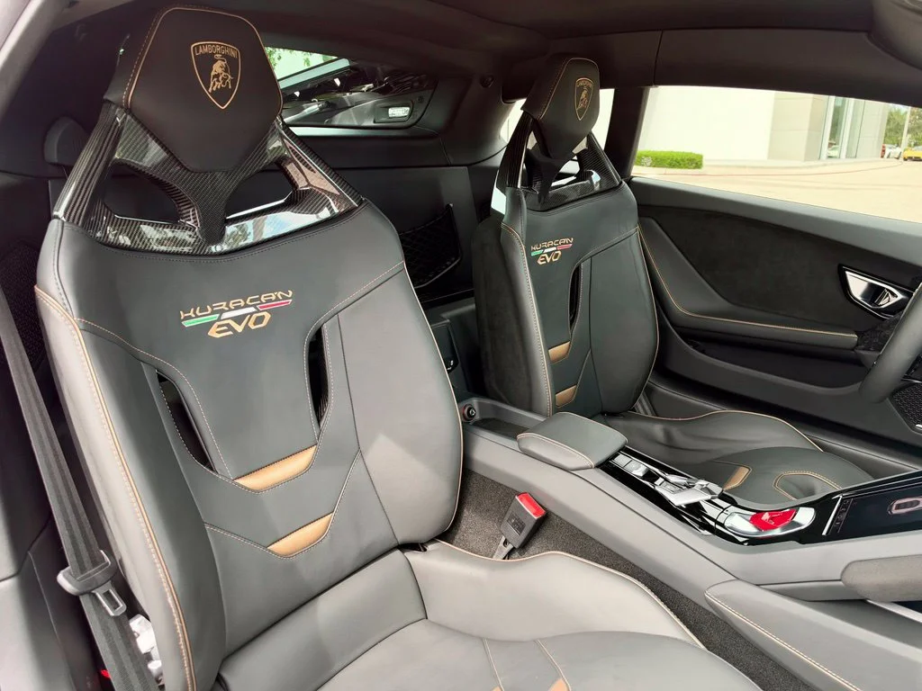 Used 2022 Green Lamborghini  image 22