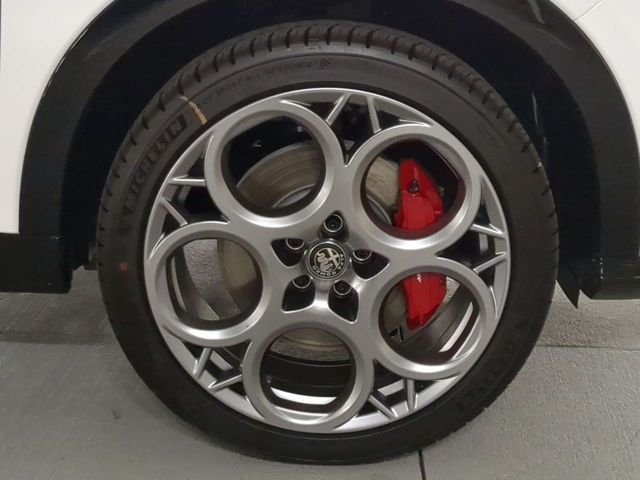 New 2025 Milano White Exterior Paint Alfa Romeo Veloce image 9