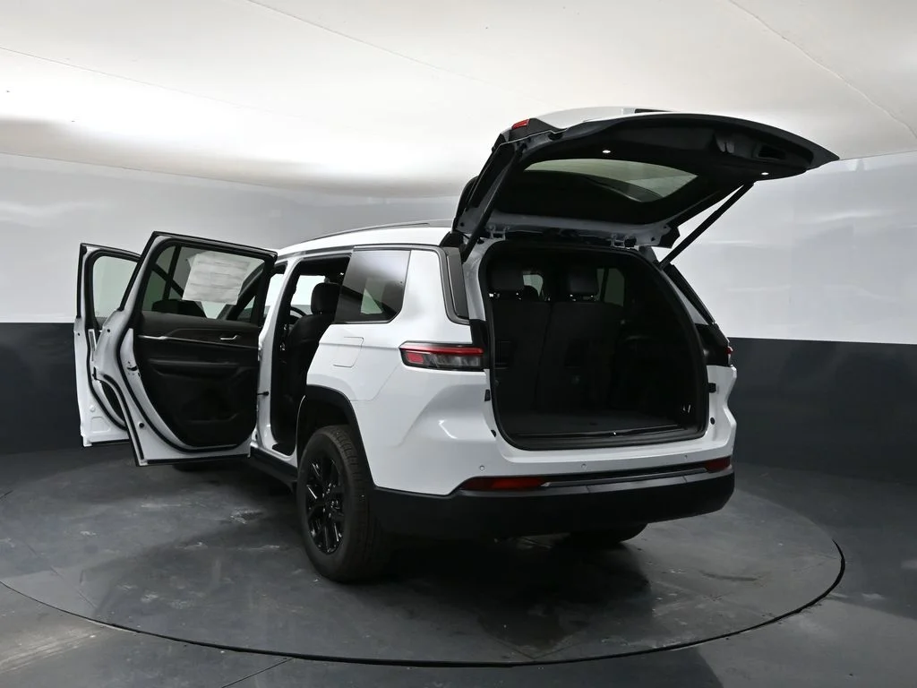 New 2026 White Jeep Altitude image 49