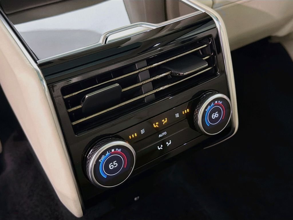 Certified Used 2024 White Land Rover Autobiography image 28