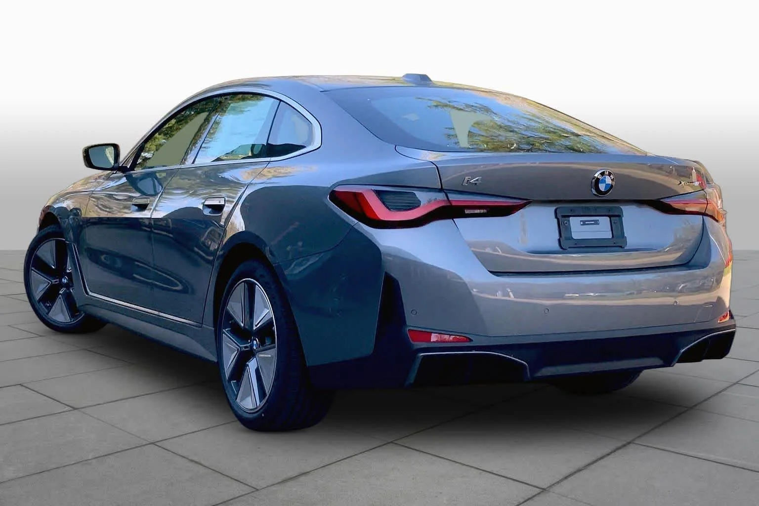 New 2026 Skyscraper Grey Metallic BMW xDrive40 image 12