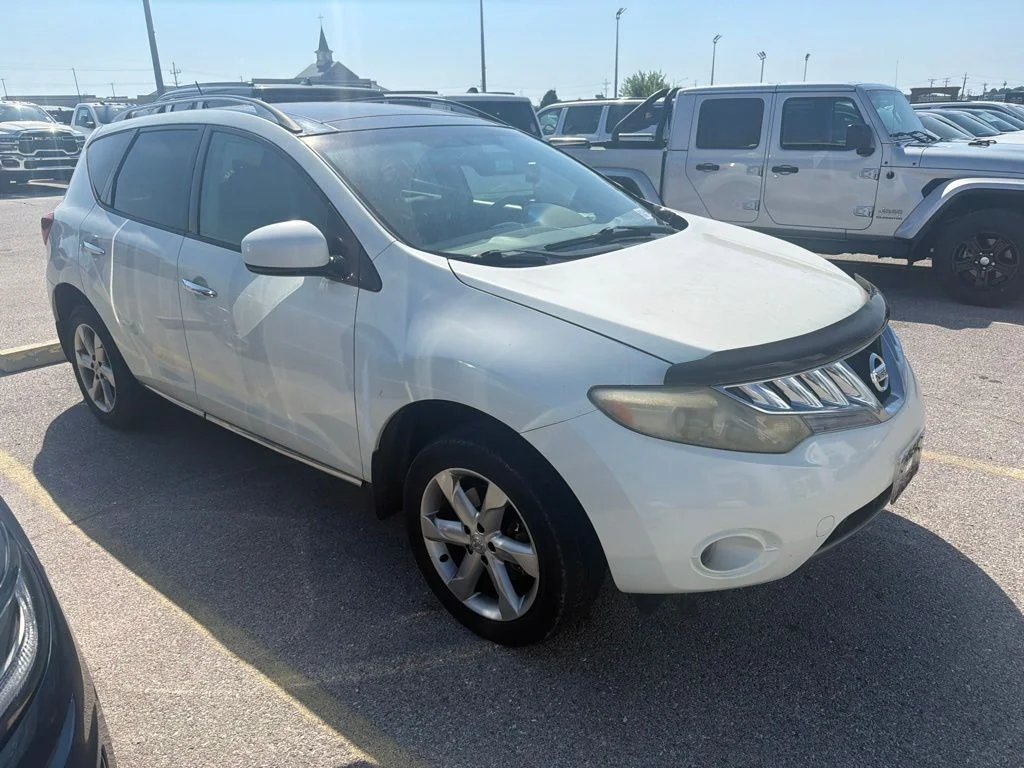 Used 2009 White Nissan SL image 4