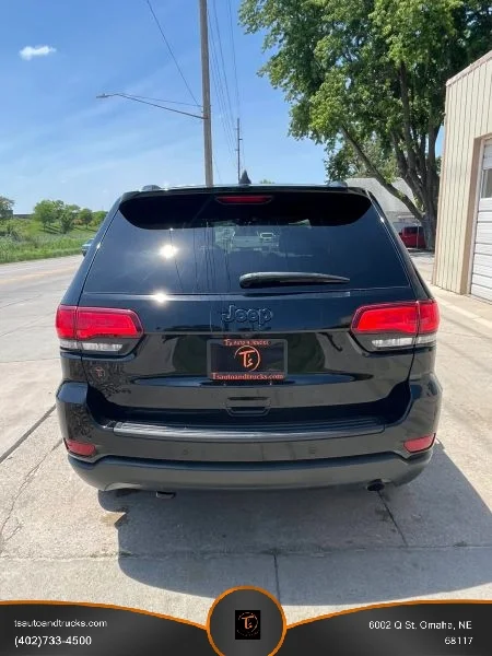 Used 2019 Black Jeep Upland Sport Utility 4D image 9