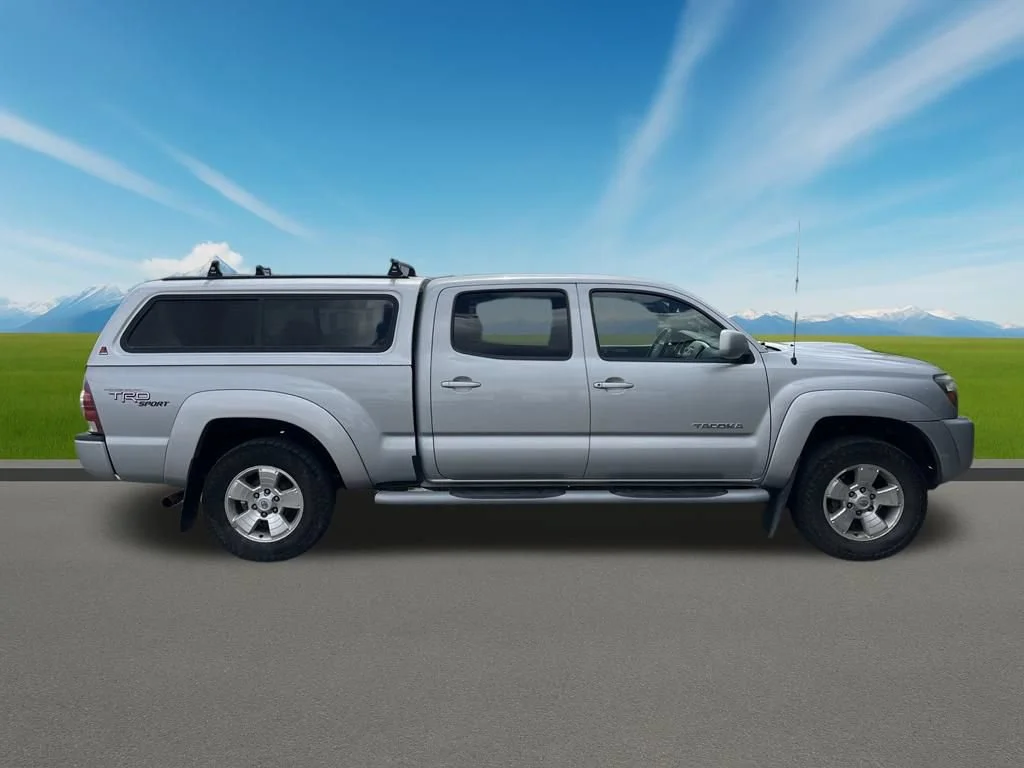 Used 2009 Silver Toyota BASE image 3