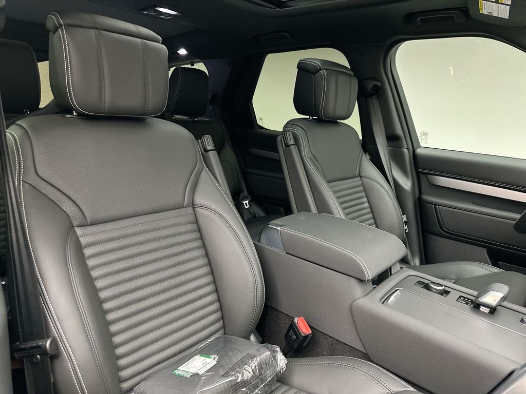 New 2026 Santorini Black Land Rover Dynamic SE image 6