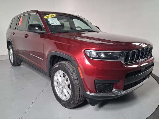 Used 2024 Red Jeep Laredo image 2