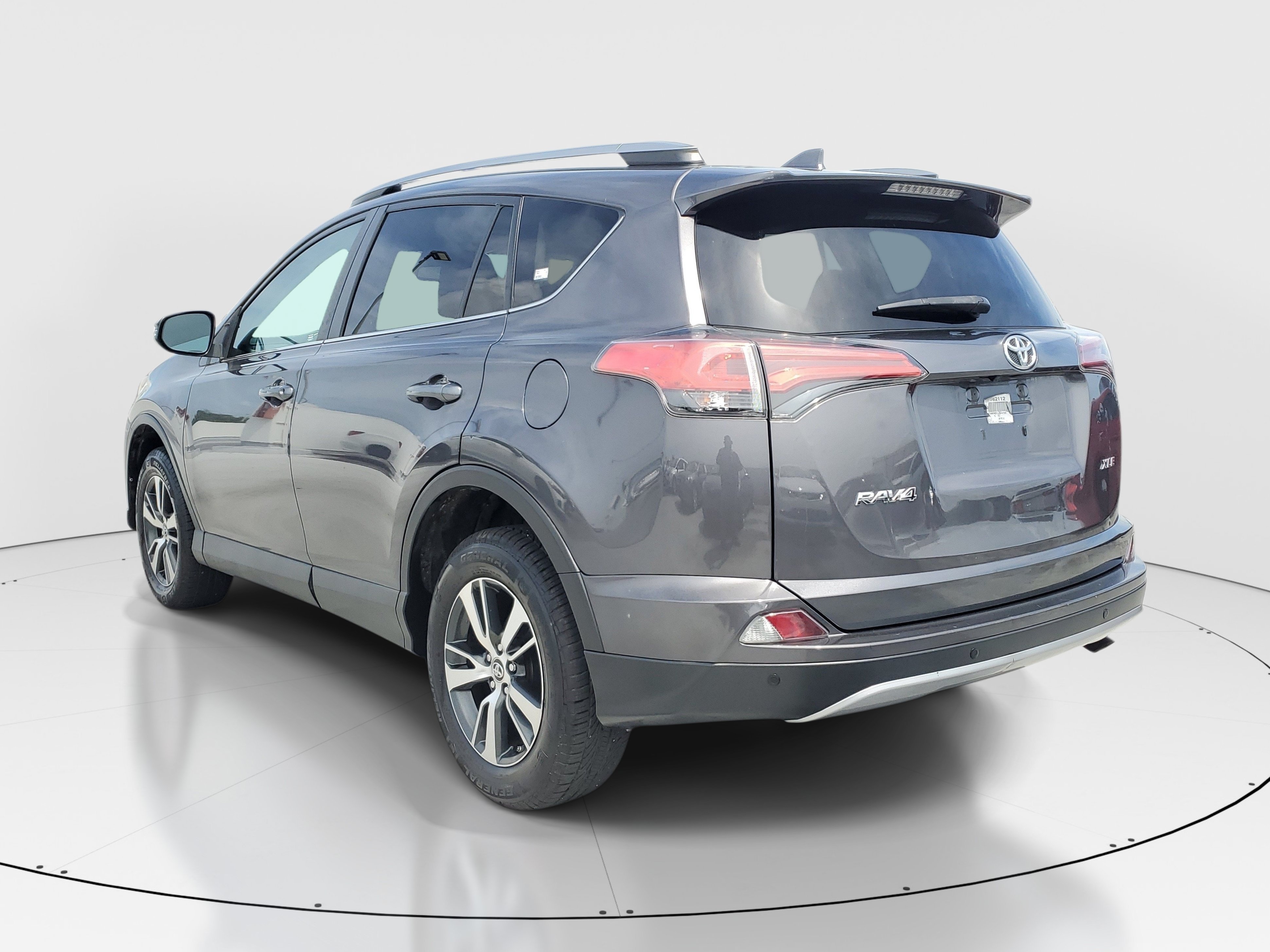 Used 2018 Magnetic Gray Metallic Toyota XLE image 4