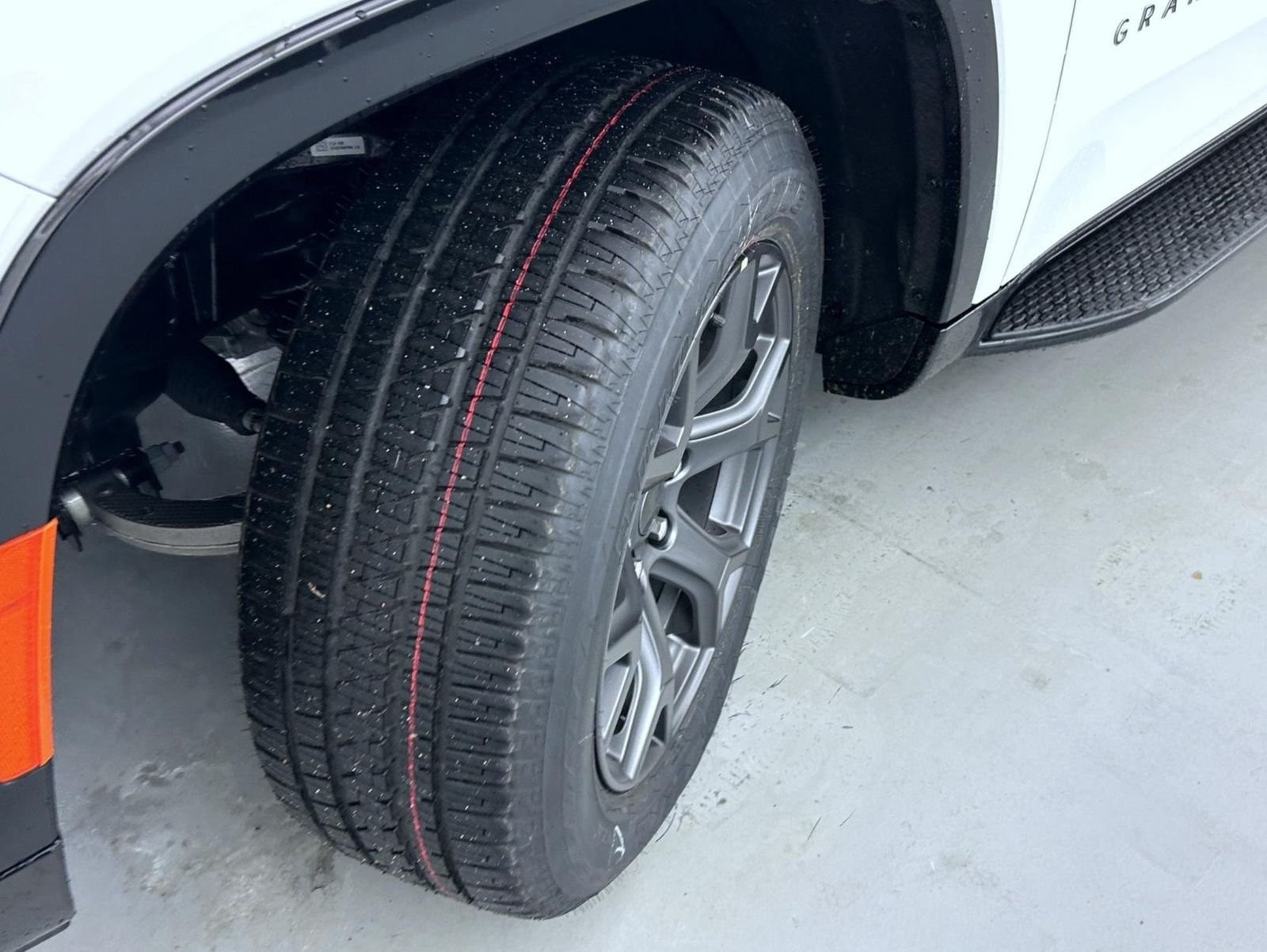 New 2026 Bright White Clear-Coat Exterior Paint Jeep Limited Altitude image 25