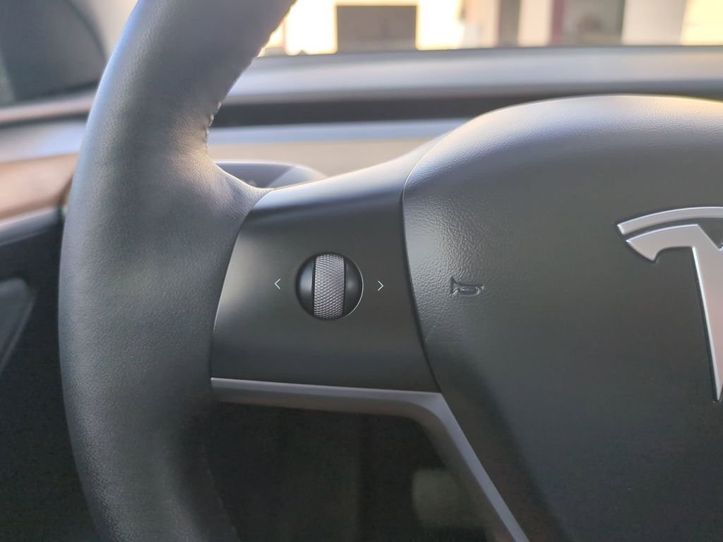 2024 Tesla Model Y Long Range - Photo 31