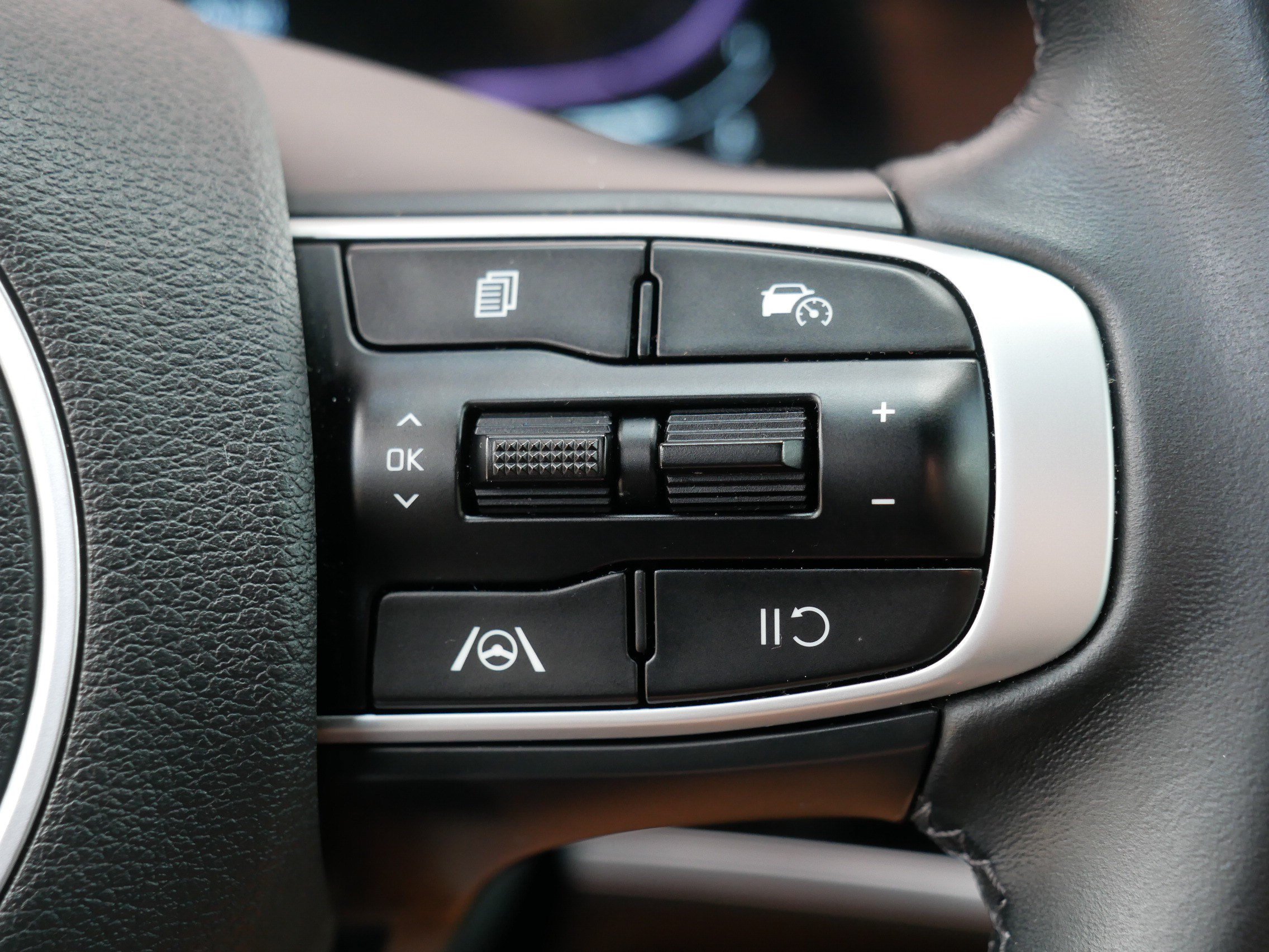 Used 2023 Wolf Gray Kia X-Line image 29