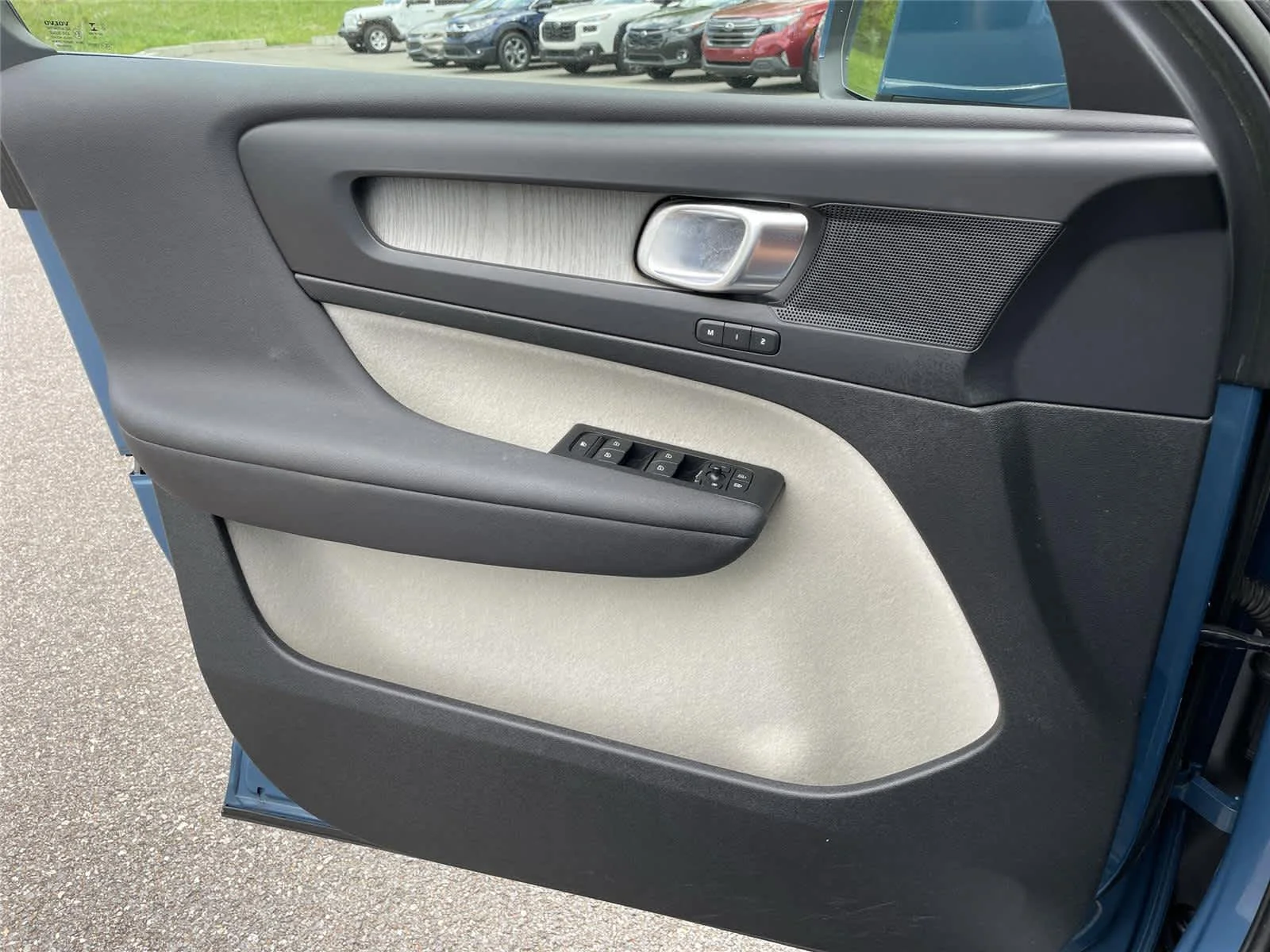 2023 Volvo XC40 Plus - Photo 28