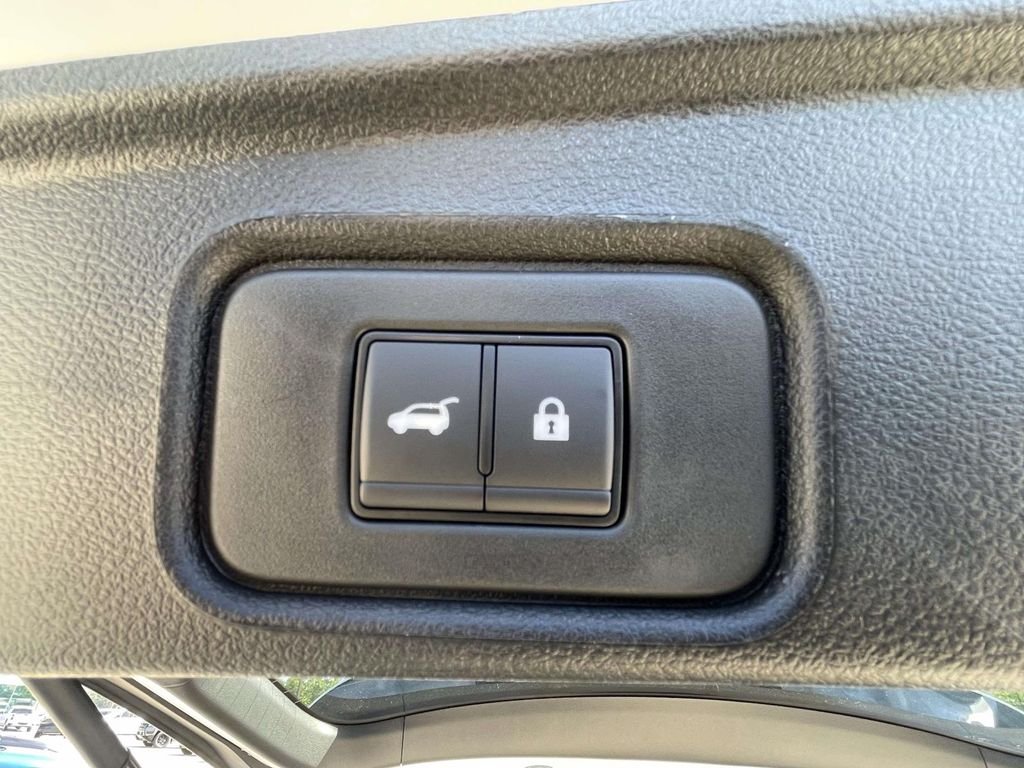 New 2026 Everest White Pearl TriCoat Nissan Platinum image 10