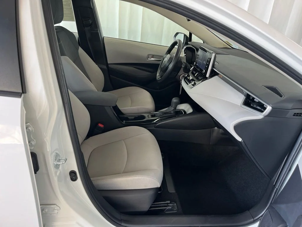 Used 2021 White Toyota LE image 20