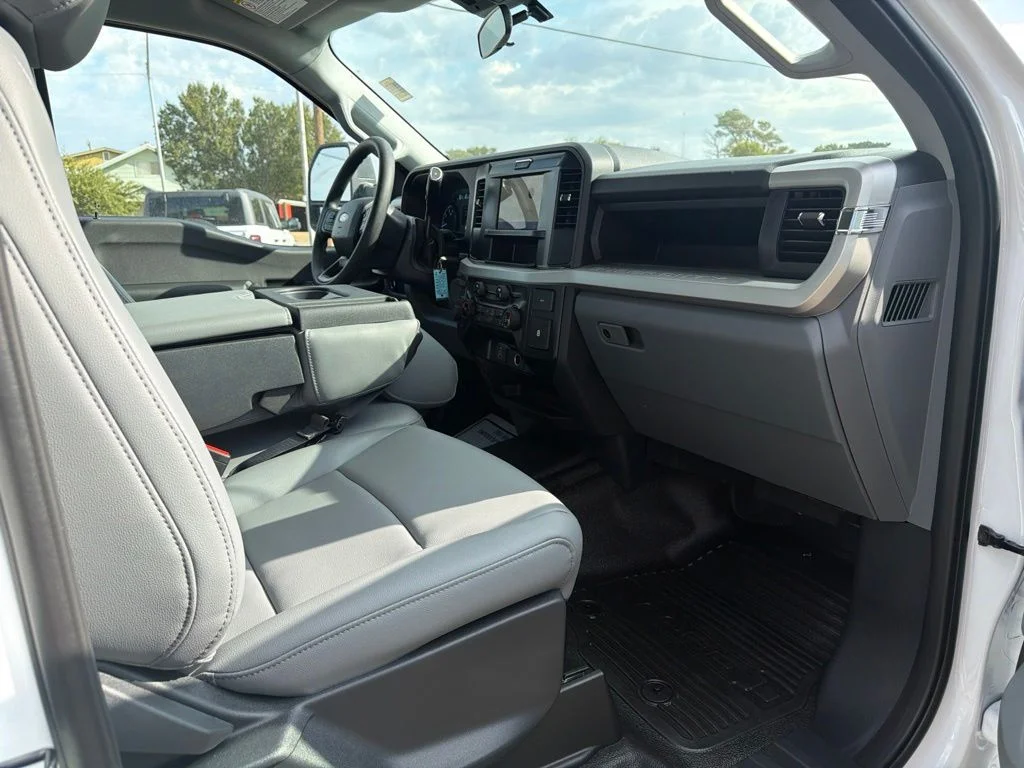 New 2027 Oxford White Ford F-250® XL image 27