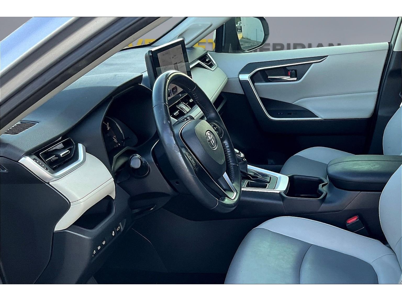 Used 2023  Toyota XLE Premium image 11