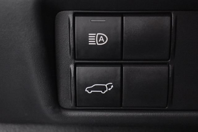 2022 Toyota Highlander LE - Photo 31