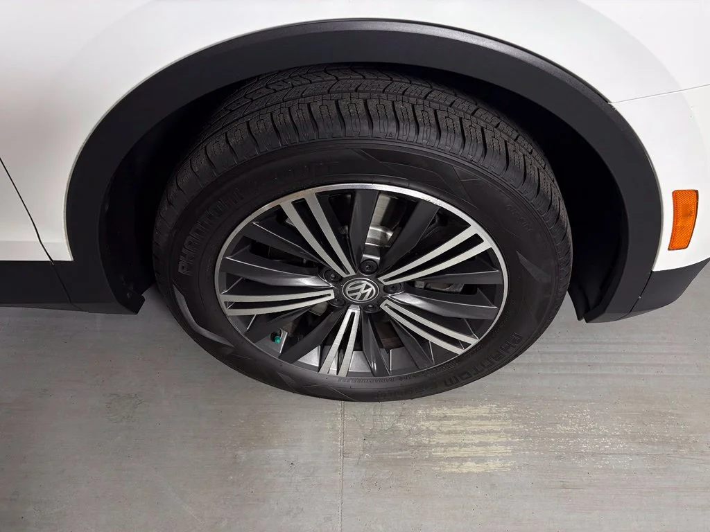 Used 2018  Volkswagen 2.0T SEL image 10