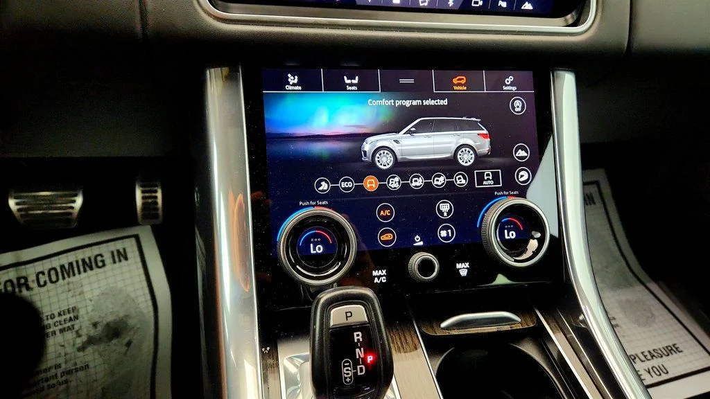 Used 2019 Fuji White Land Rover V8 Supercharged Dynamic w/ Drive Pro Pack & Meridian Audio image 18