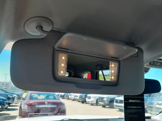 Used 2024 White GMC AT4 image 28