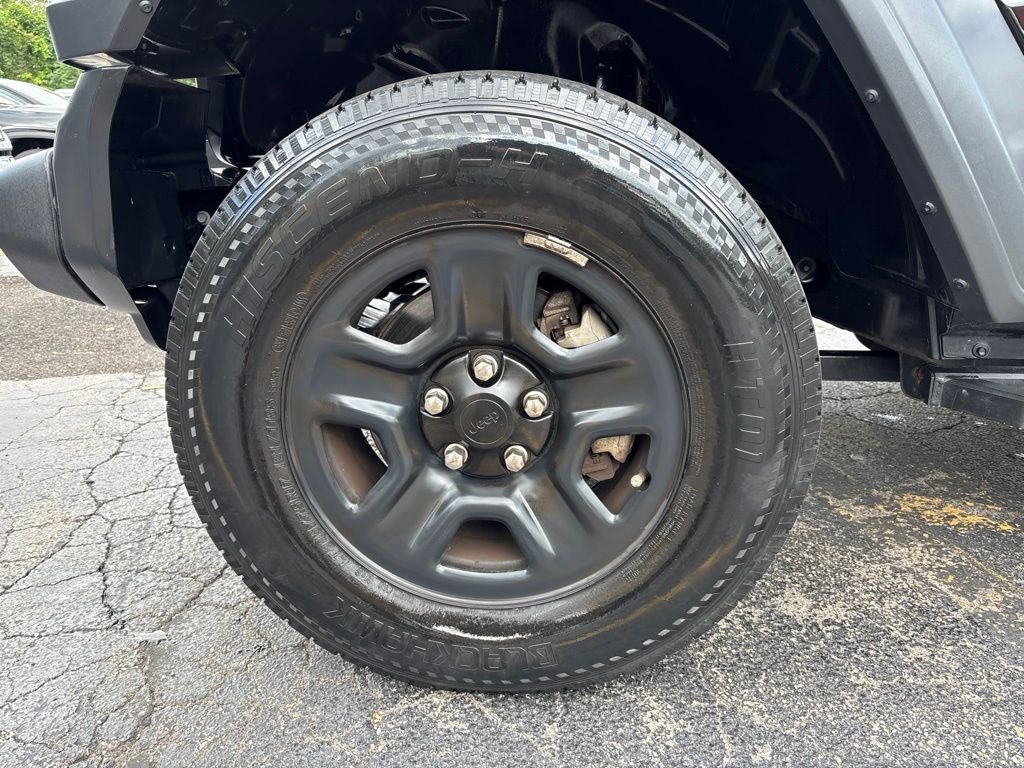 Used 2019 Black Jeep Sport image 9