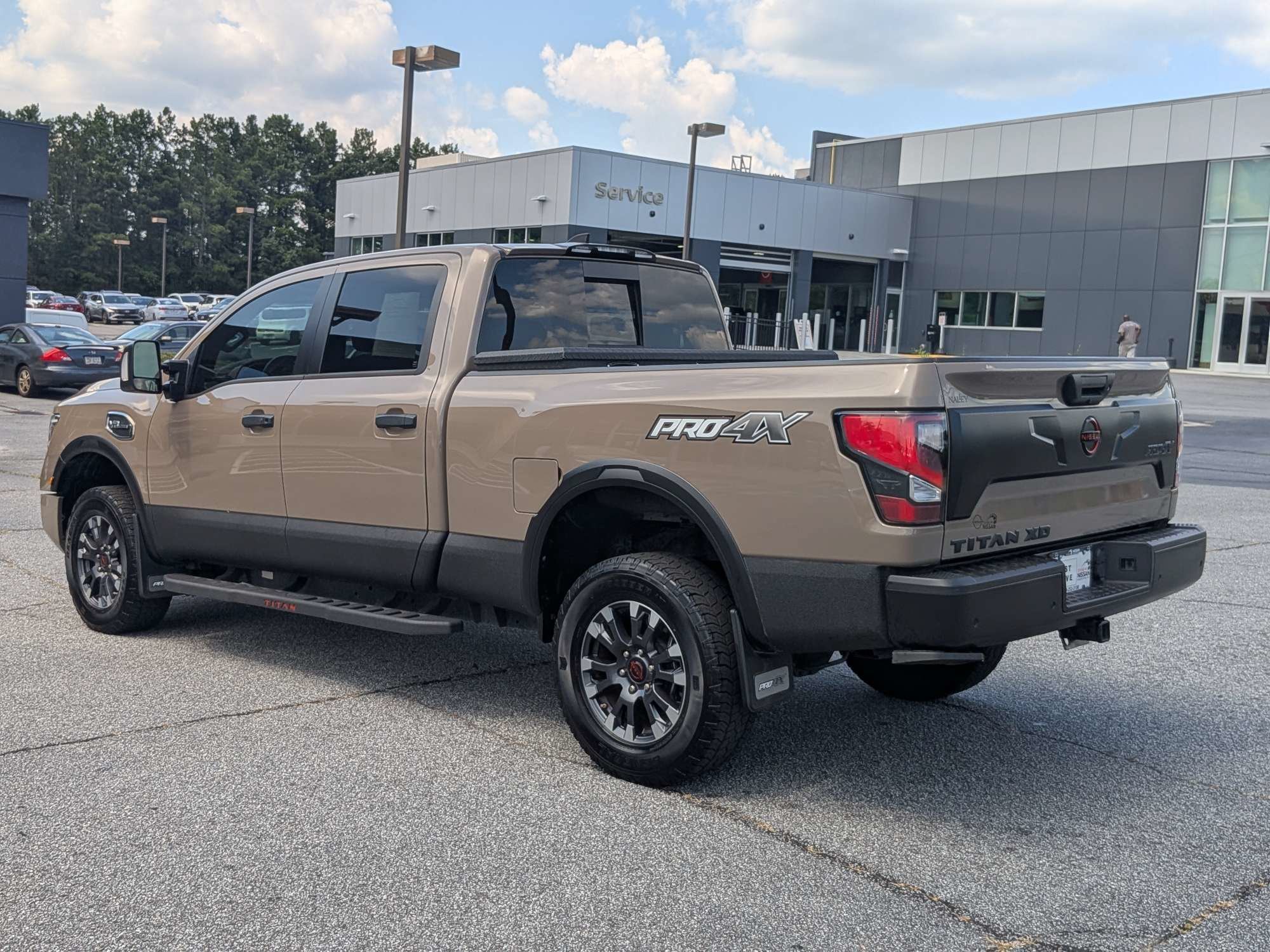 Used 2023  Nissan PRO-4X image 6