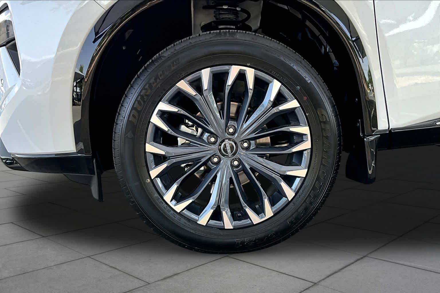 New 2026 Everest White Pearl Tricoat Nissan Platinum image 11