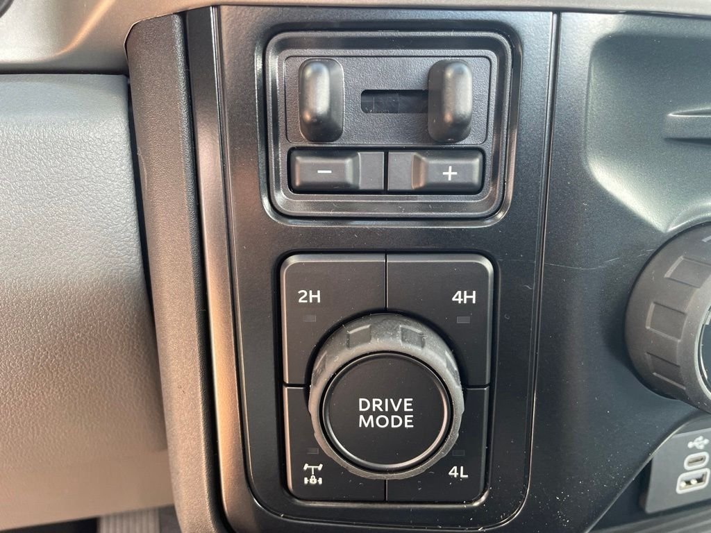 New 2026 Oxford White Ford F-350® XL image 18
