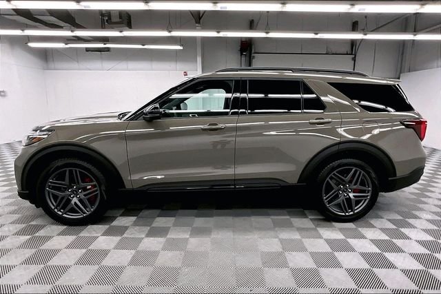 2026 Ford Explorer ST - Photo 14