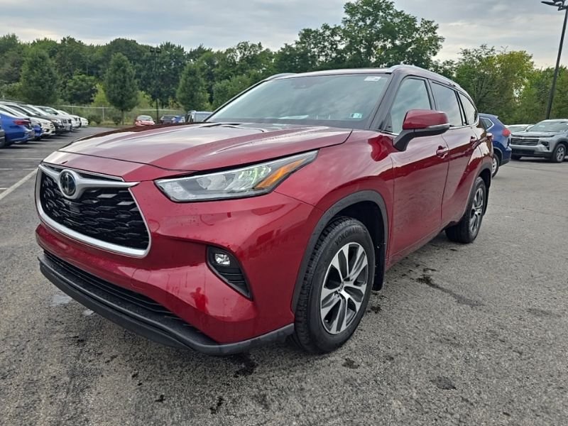 Used 2020 Red Toyota XLE image 3