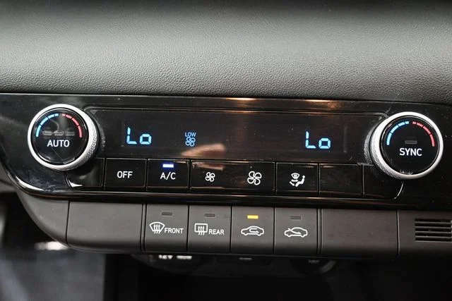 Used 2023 Silver Hyundai SEL image 22