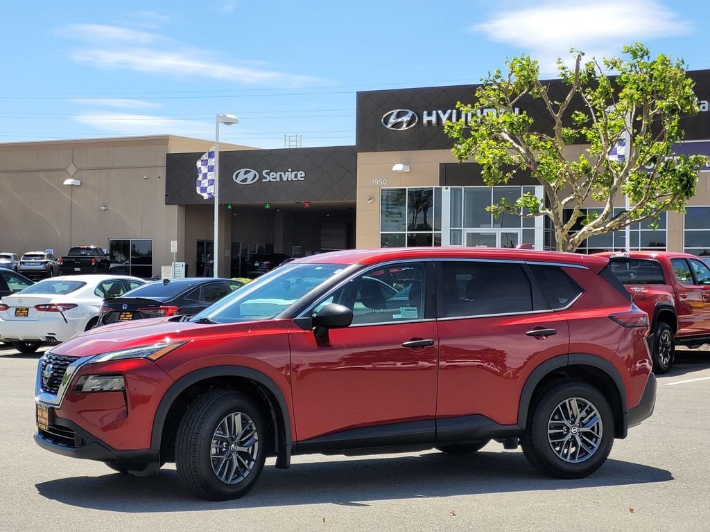 Used 2021 Red Nissan S image 7