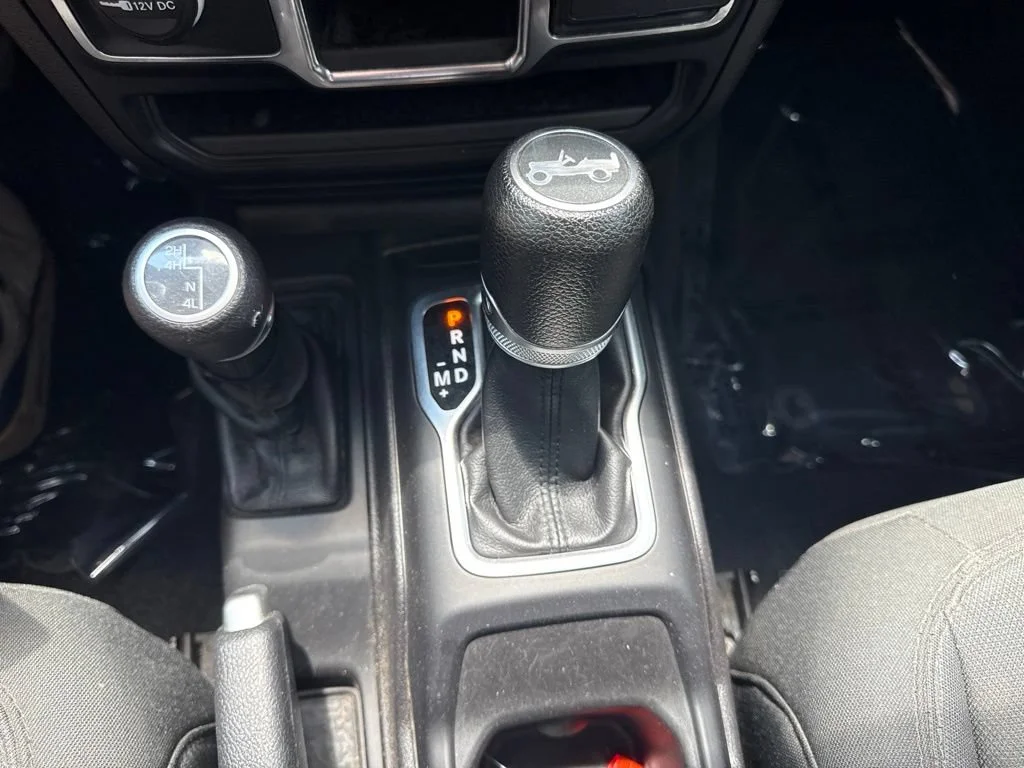 Used 2019  Jeep Sport image 15