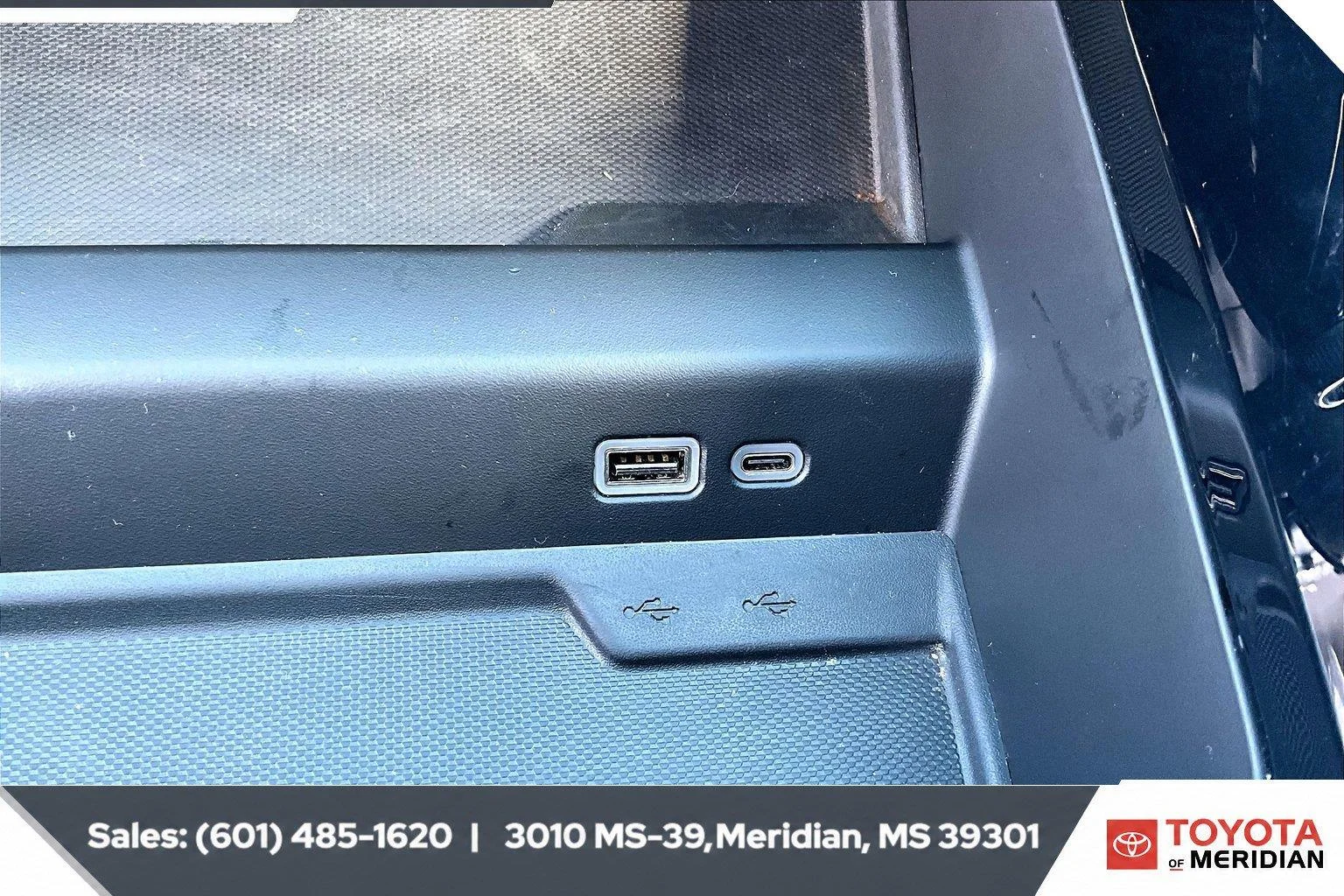 Used 2025 Sterling Gray Metallic Chevrolet LT image 24
