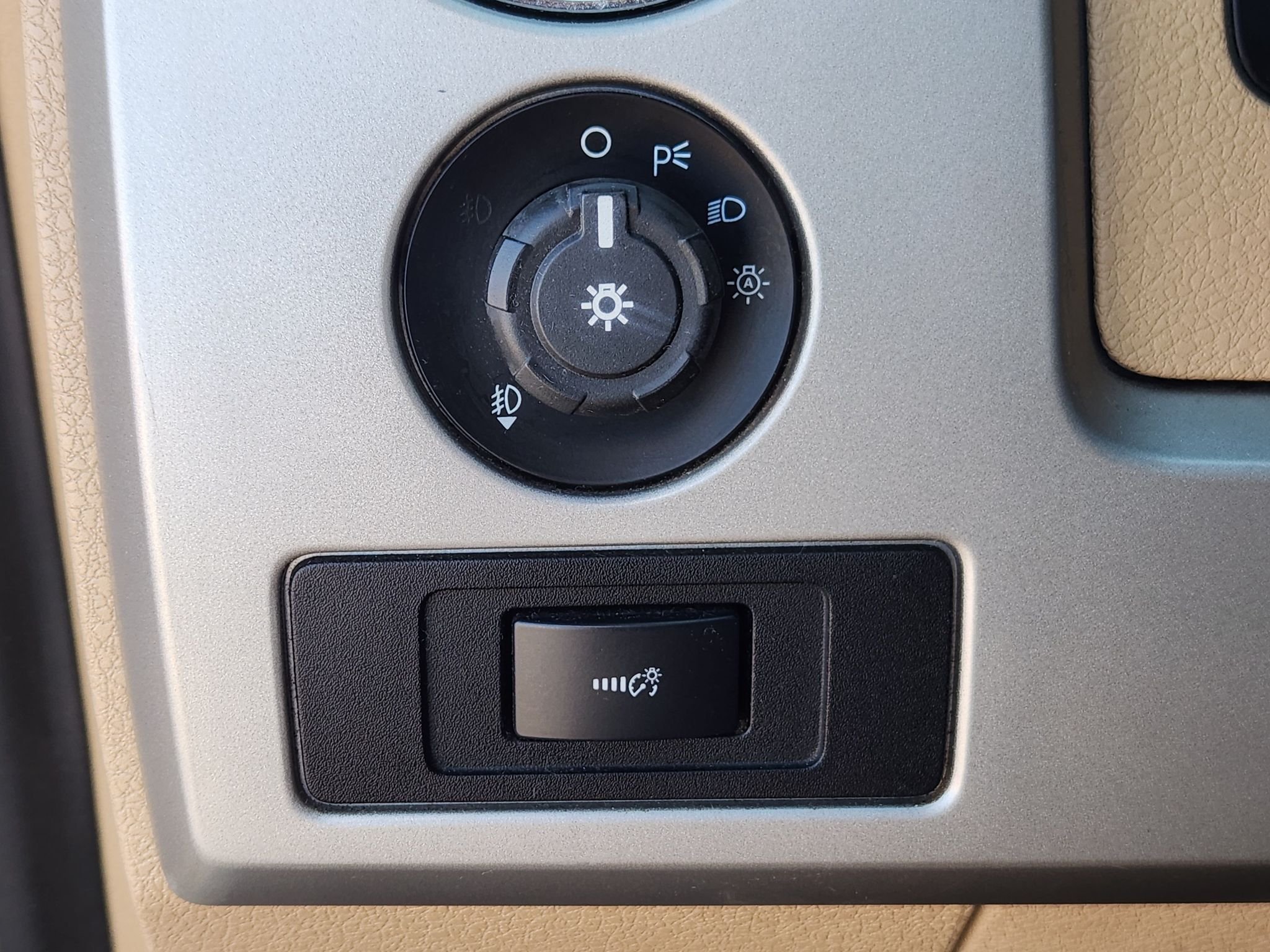 Used 2013 White Platinum Metallic Tri-Coat Ford Lariat image 21