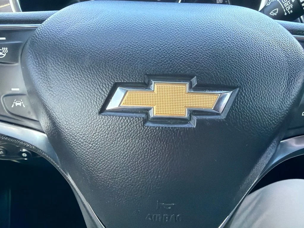 Used 2024 Summit White Chevrolet LT image 16