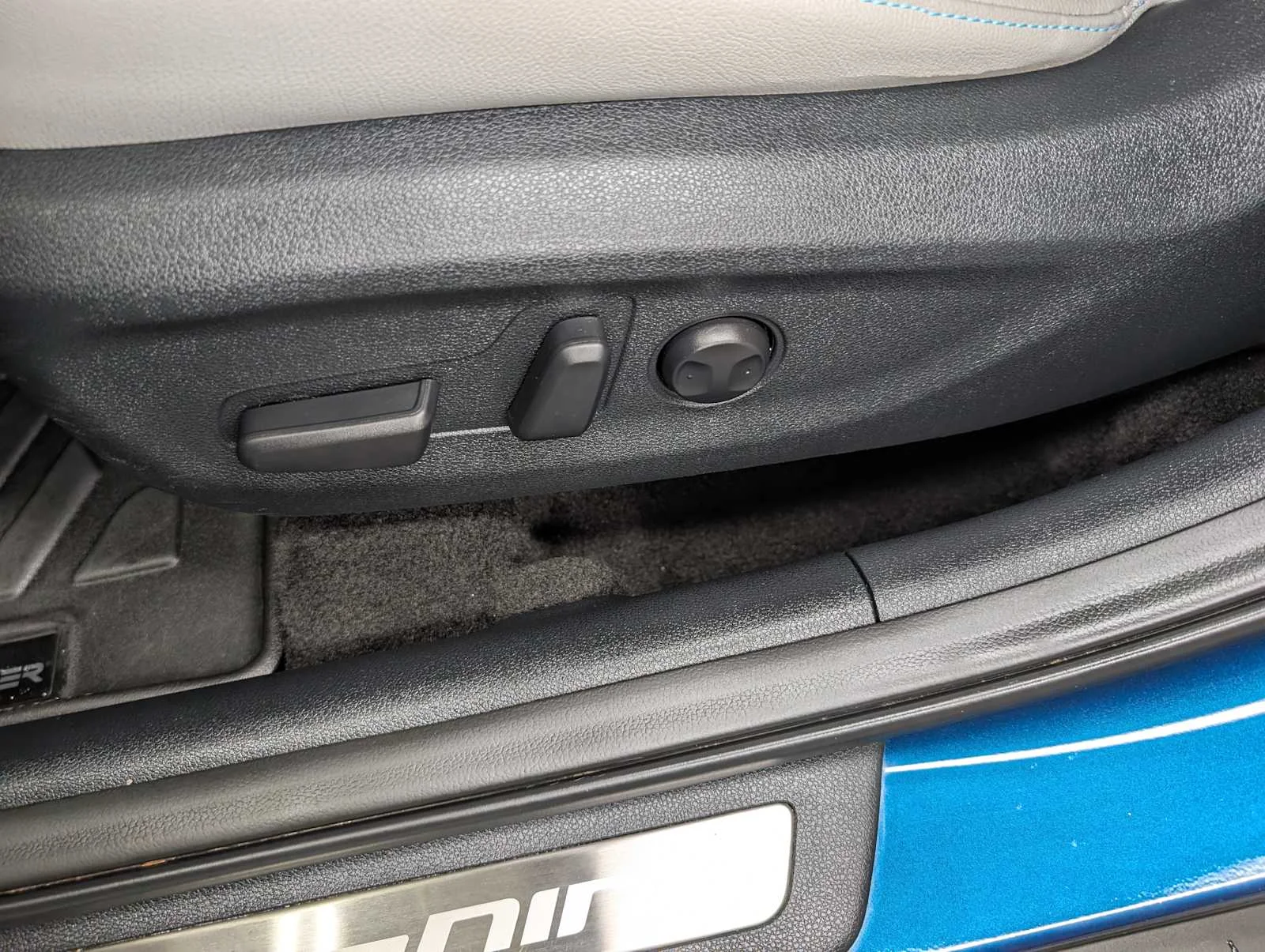 Used 2020 CERULEAN Kia EX Premium image 32