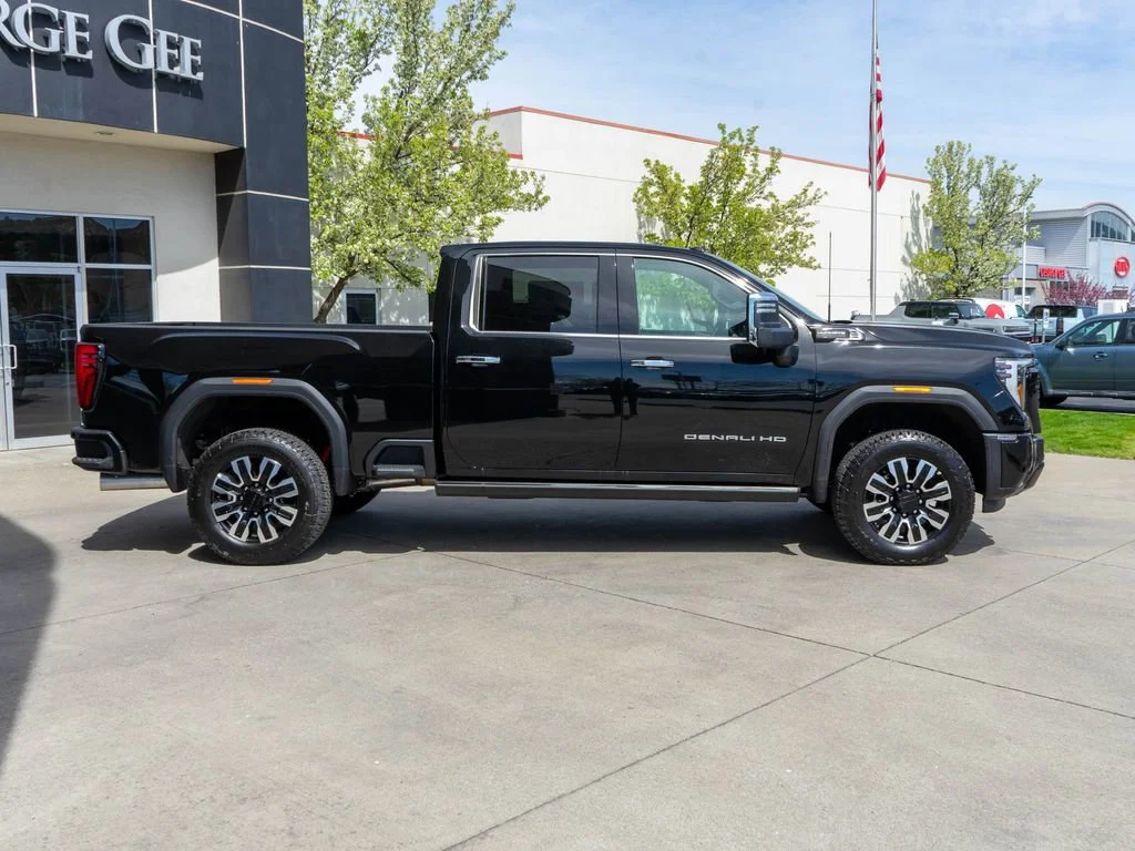 2026 GMC Sierra 2500HD Denali Ultimate - Photo 8