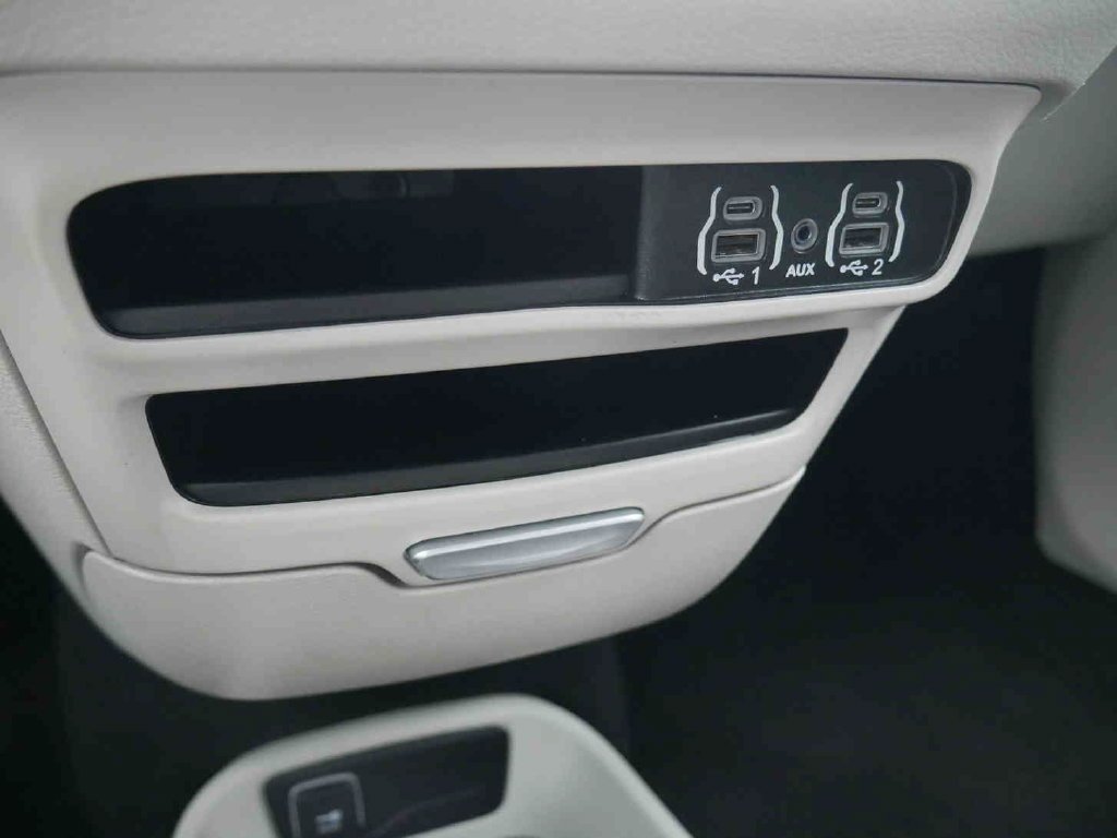 Used 2024 White Chrysler Touring L image 29