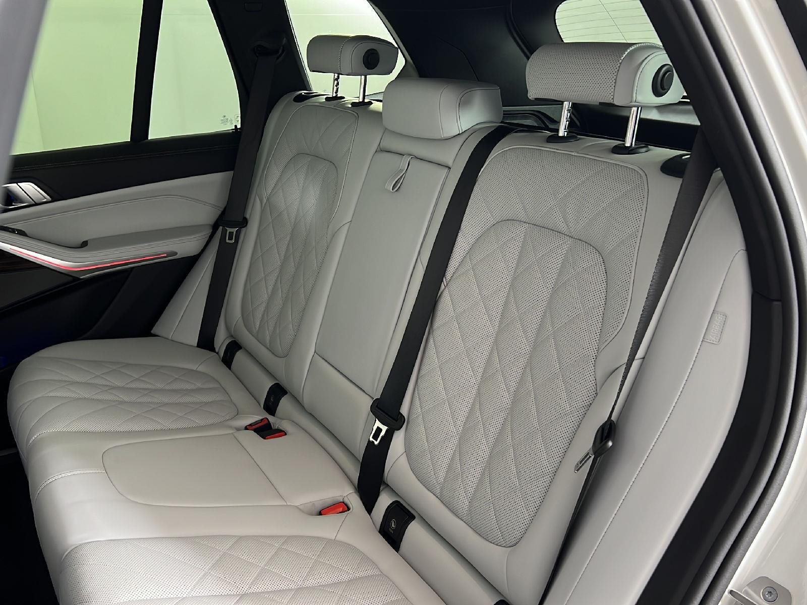 New 2026 Alpine White BMW xDrive40i image 4