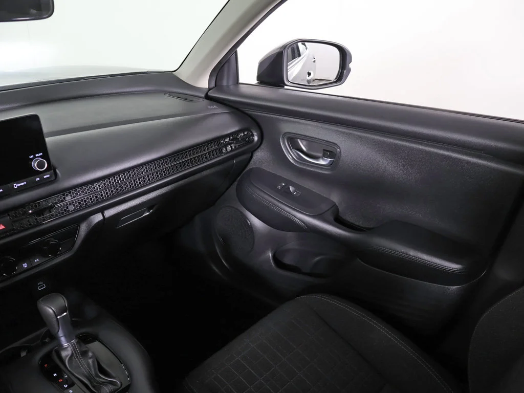 Certified Used 2025 Modern Steel Metallic Honda LX image 32