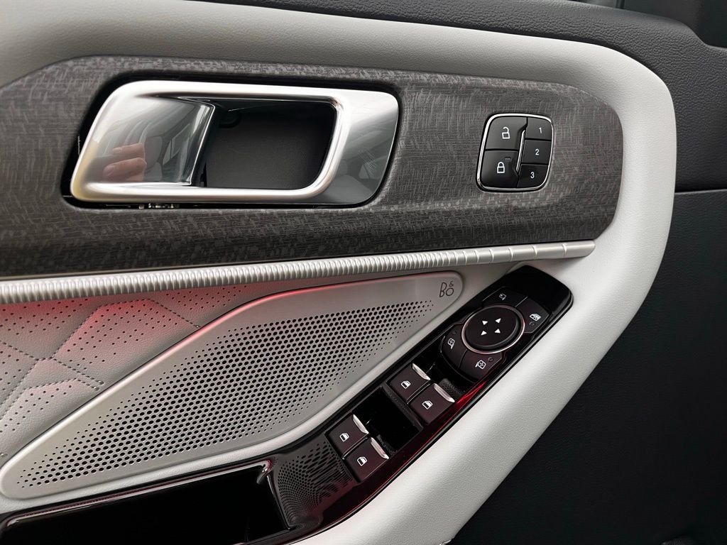 New 2026 Black Ford Platinum image 21