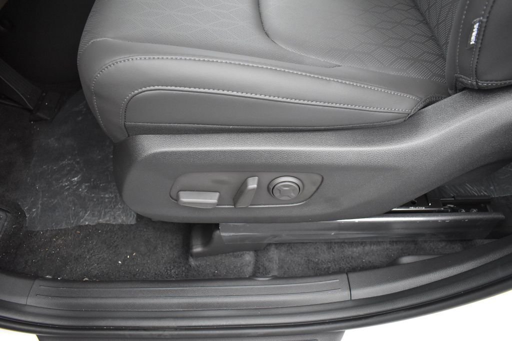 New 2026 Snow White Pearl Kia LXS image 8