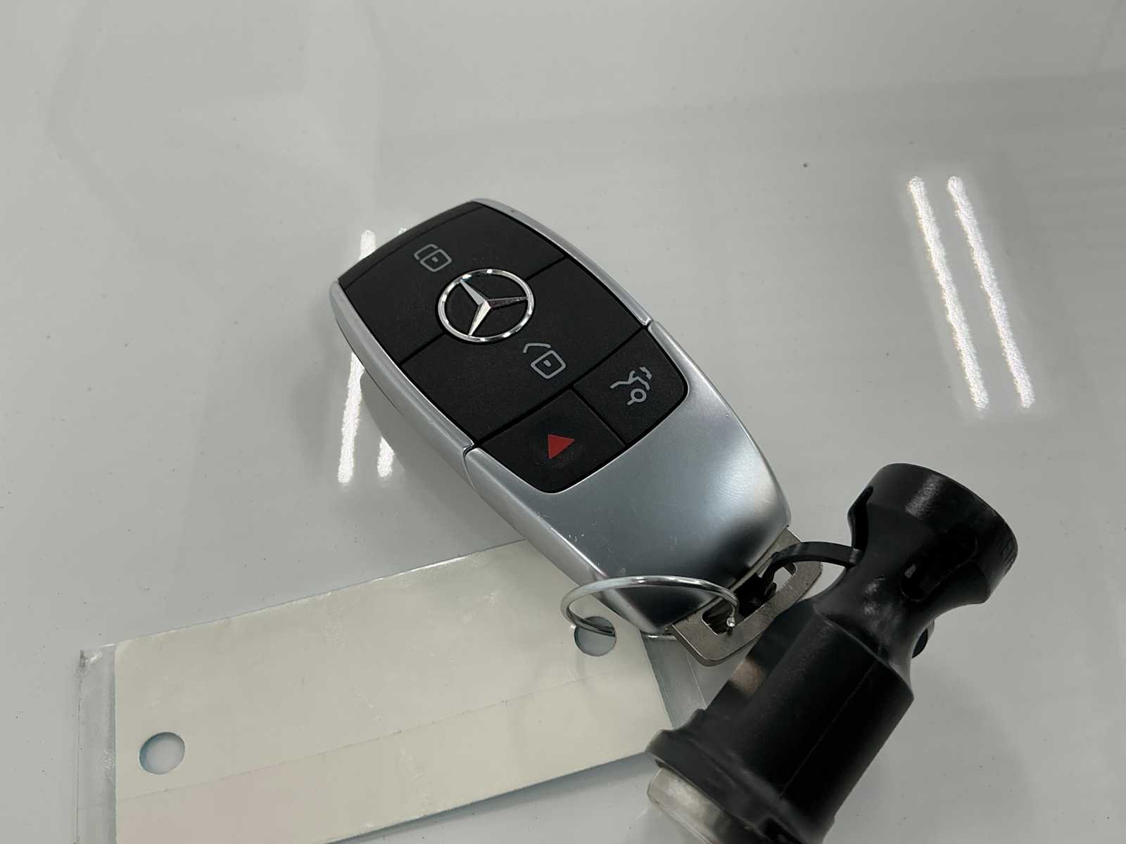 Certified Used 2026 Polar White Mercedes-Benz GLB 250 image 30
