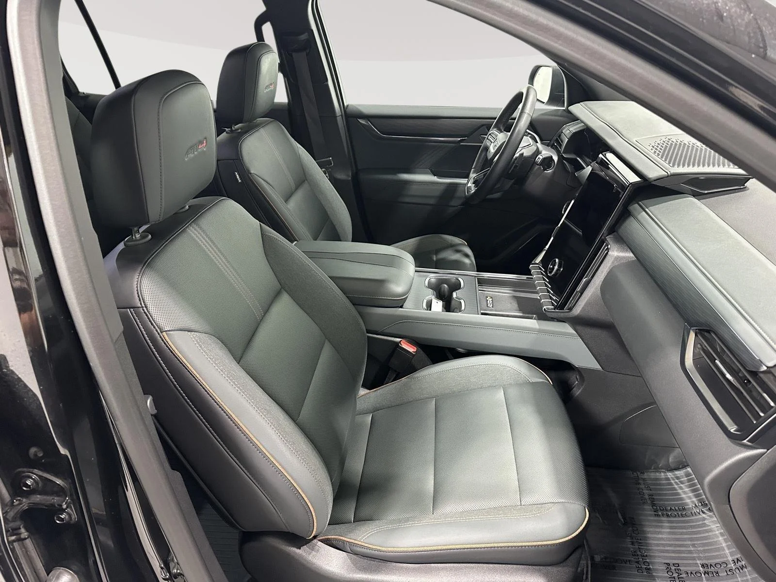 Used 2025 Ebony Twilight Metallic GMC AT4 image 27
