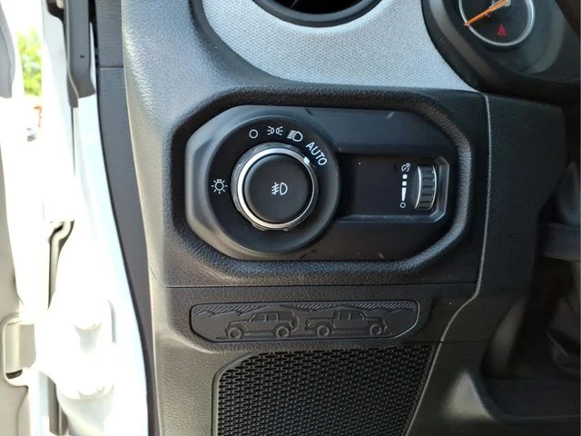 Used 2024 White Jeep Sport S image 21