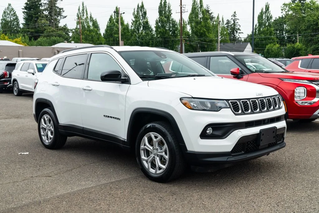 Used 2024 White Jeep Latitude image 1